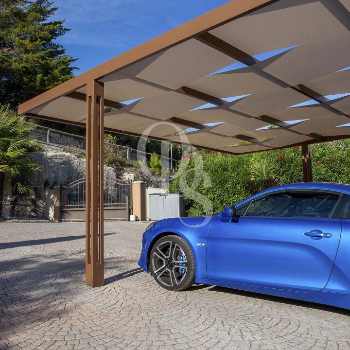 Carport à toiles tressées